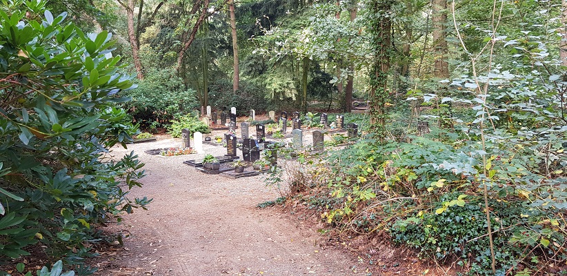 Begraafplaats Bakel tijdens wandeling Heemkundekring Bakel