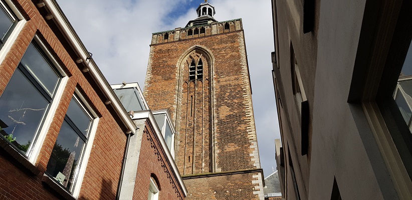 Wandeling door historisch Utrecht van de gids Utrecht acht keer anders van gegarandeerd onregelmatig bij de Buurkerk