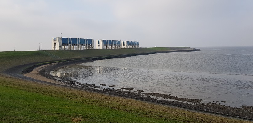Wandeling over het Friese Woudenpad van Lauwersoog naar Ezumazijl bij de Cleveringsluizen