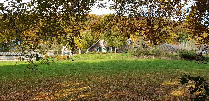 Wandeling over het Landgoederenpad van de gids Wandelen buiten de binnenstad van Arnhem uit de gids van Gegarandeerd Onregelmatig bij hoeve Loobergen