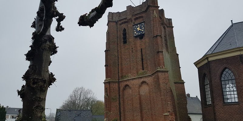 Wandeling over Klompenpad Rhenoijsepad bij scheve toren van Acqouy