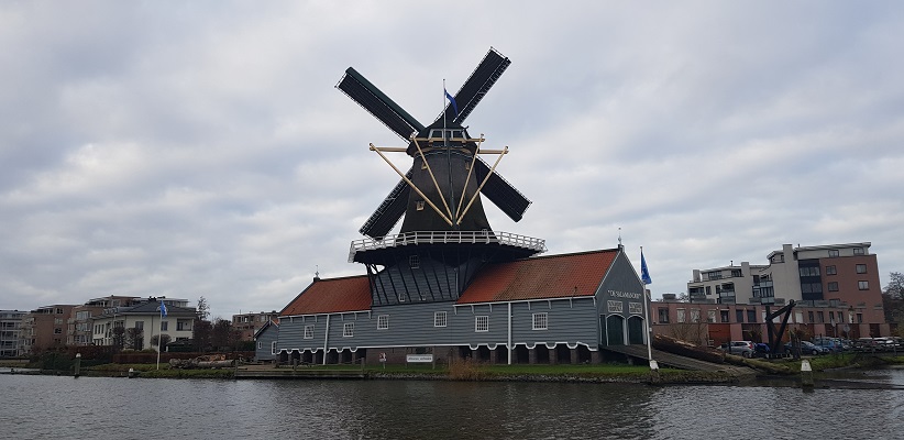 Wandeling over het Romeinse Limespad van Leiden naar Voorburg bij molen de Salamander in Leidschendam