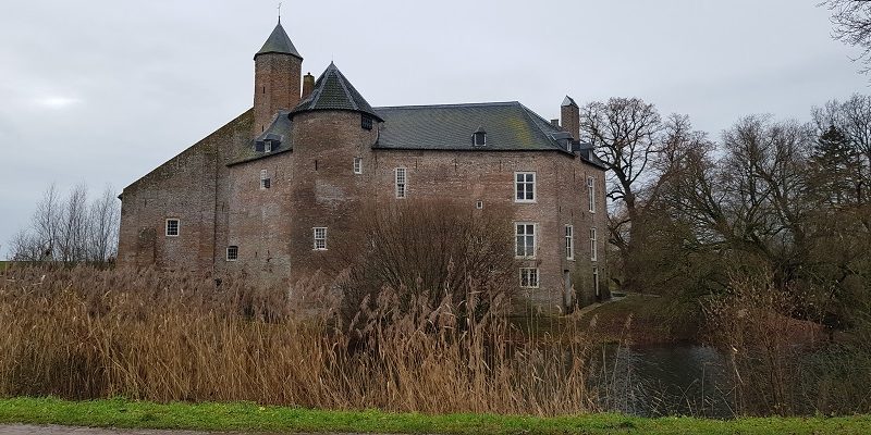 Wandeling over Trage Tocht Neerijnen bij kasteel Waardenburg