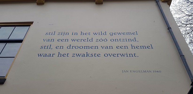 Wandeling in Utrecht uit gids Utrecht acht keer anders van Gegarandeerd Onregelmatig langs markante teksten