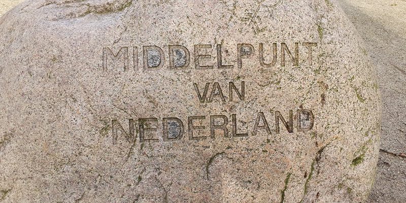 Wandeling over Trage Tocht Lunteren bij het Middelpunt van Nederland