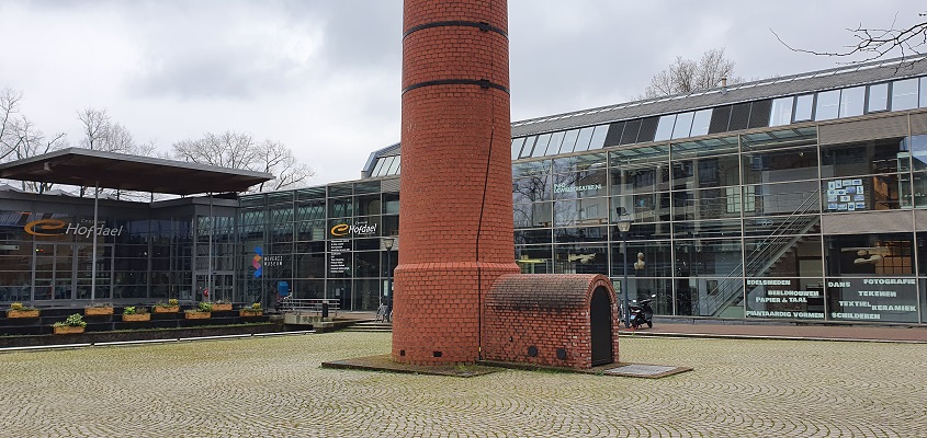Literaire wandeling langs markante punten van A. van der Heijden in Geldrop bij het weverijmuseum