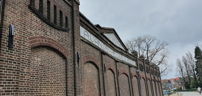 Literaire wandeling langs markante punten van A. van der Heijden in Geldrop bij het Weverijmuseum