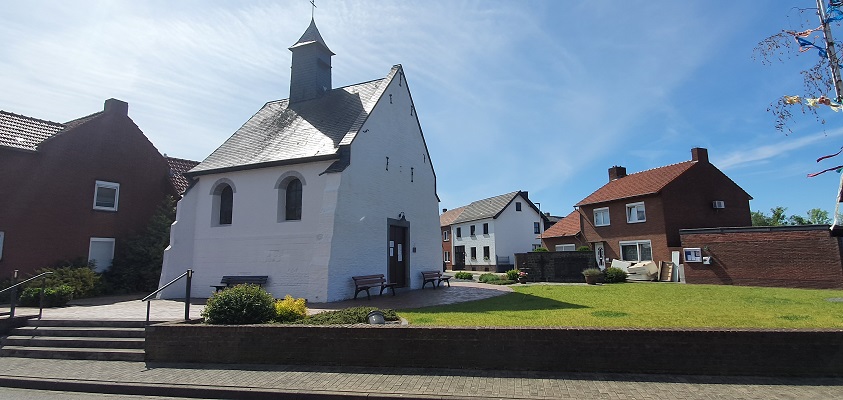 Wandeling uit gids Rondom Zuid Limburg van Susteren naar Schinveld bij kapel in Isenburch