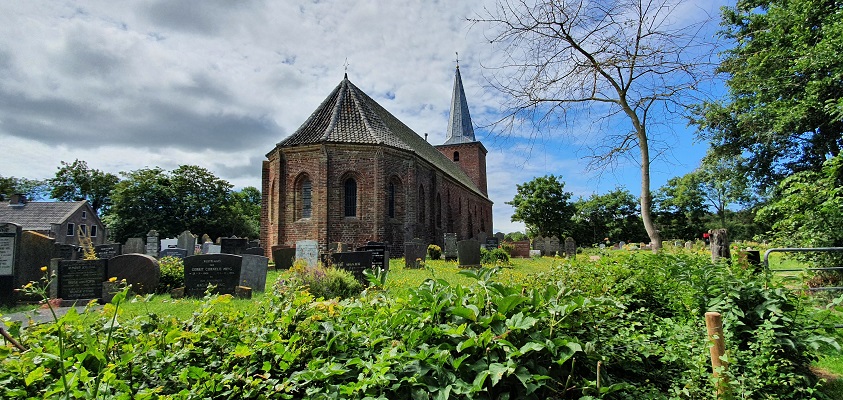 Wandeling op Terschelling van West naar Hoorn bij de kerk in Hoorn