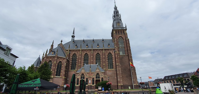 Wandeling over de Westfriese Omringdijk van Schoorldam naar Schagen bij de Grote Kerk in Schagen