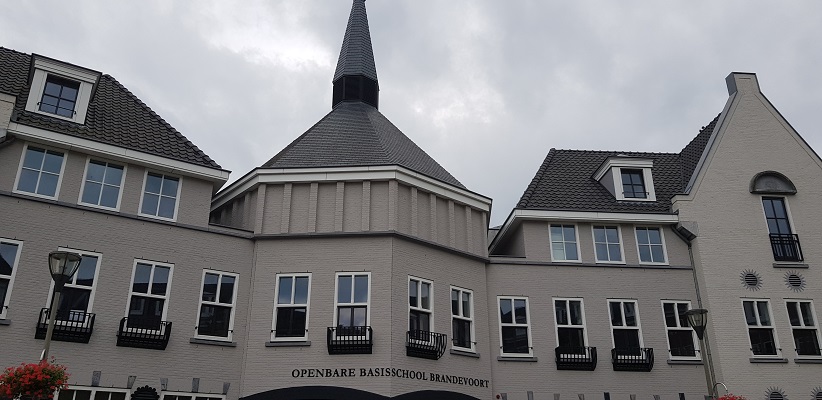 Wandeling door vinexlocatie Brandevoort in Helmond van Gegarandeerd Onregelmatig bij openbare school in de Veste