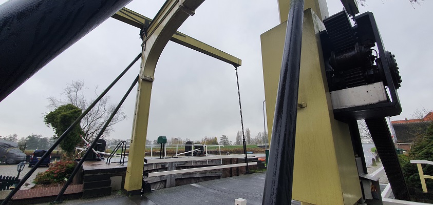 Wandeling over Westfriese Omringdijk van Ursem naar Alkmaar bij de sluis in Rustenburg