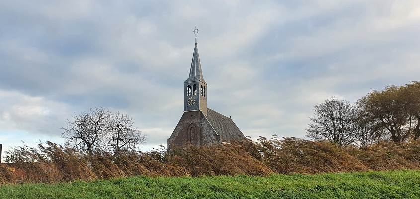 Wandeling over de Westfriese Omringdijk van Ursem naar Schardam bij de kerk van Oudendijk