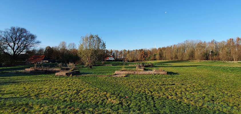 Wandeling over klompenpad Zeegsepad bij voormalig huis Ressen