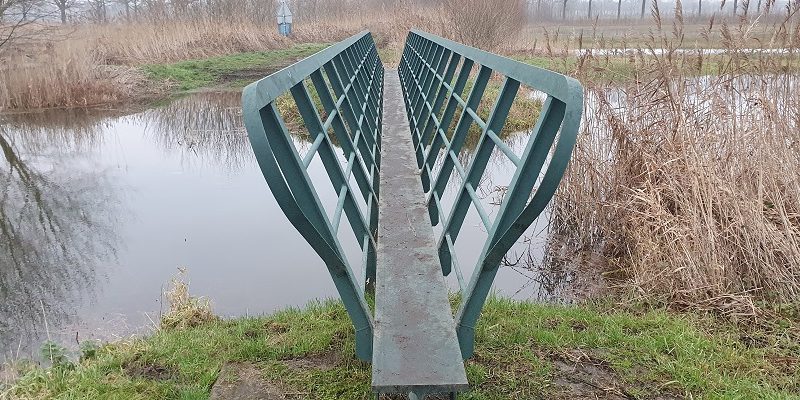 Wandeling over Trage Tocht Diessen in het Diessen's Broek bij brug over de Reusel
