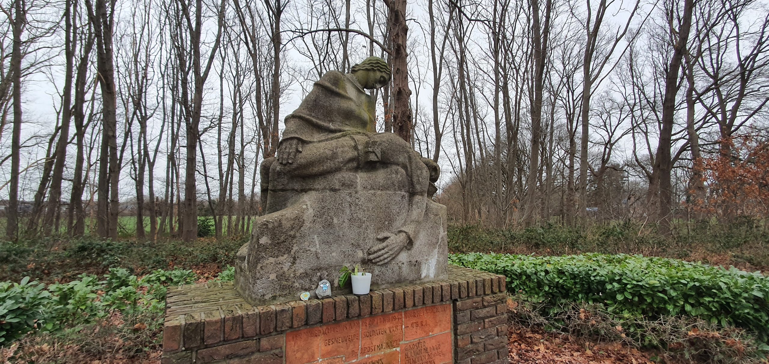 Wandeling over Ommetje Heumen bij het oorlogsmonument