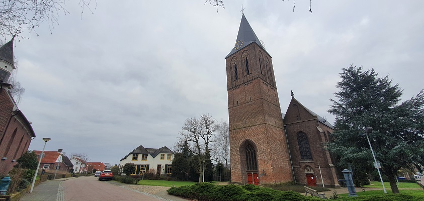 Landgoedwandeling Bergherbospad bij de kerk in Zeddam