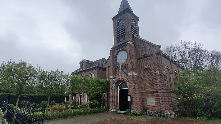 Wandeling op Texel van Cocksdorp naar Oosterend bij de Katholieke Kerk in Cocksdorp