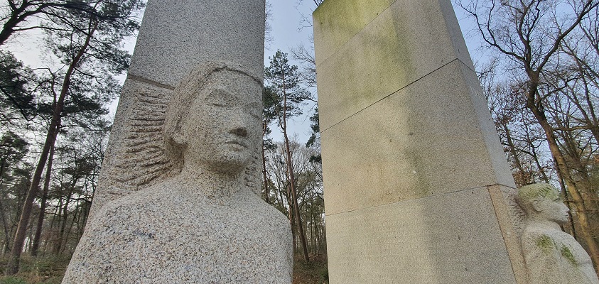 Wandeling over Twentse Wallen Markelo bij Overijssels Verzetsmonument op de Markelose Berg