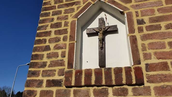 trage-tocht-schimmert-6 Wandeling over Trage Tocht Schimmert bij een wegkruis