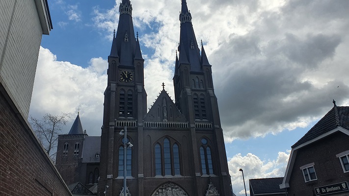 Wandeling over Kloosterpad van Beers naar Oeffelt bij de Martinuskerk in Cuijk