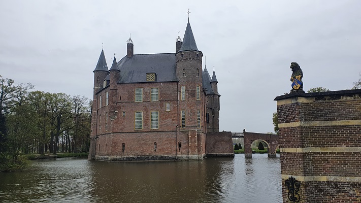 Wandeling over Ons Kloosterpad van Den Bosch naar Heeswijk bij kasteel Heeswijk