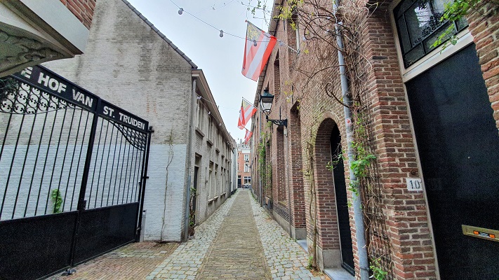 Wandeling over Ons Kloosterpad van Den Bosch naar Heeswijk bij Sint Truiden