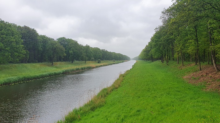 Wandeling over Trage Tocht Waalwijk langs het Drongelens Kanaal