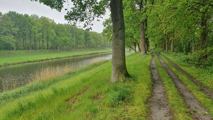 Wandeling over Trage Tocht Waalwijk langs het Drongelens Kanaal