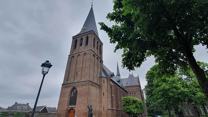 Wandeling over Ons Kloosterpad van Landhorst naar Boxmeer bij de Antonius Abt kerk