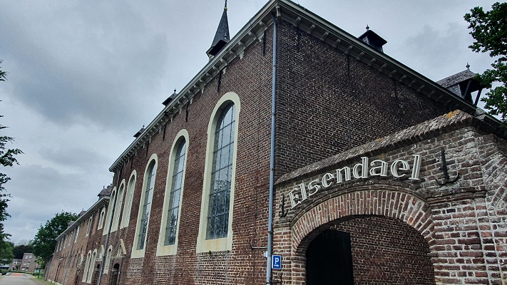 Wandeling over Ons Kloosterpad van Landhorst naar Boxmeer bij het klooster Elsendael