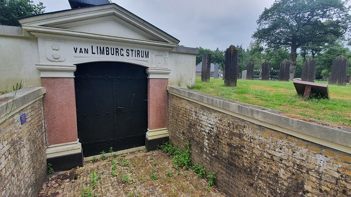 Trage Tocht Oranjewoud op het kerkhof van Brongerga