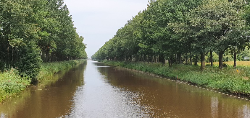 Wandeling over het Groot Frieslandpad van Bellingwolde naar Papenburg bij het B.L. Tijdenskanaal