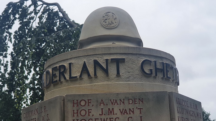 Wandelen over Trage Tocht Rhenen bij de militaire Erebegraafplaats