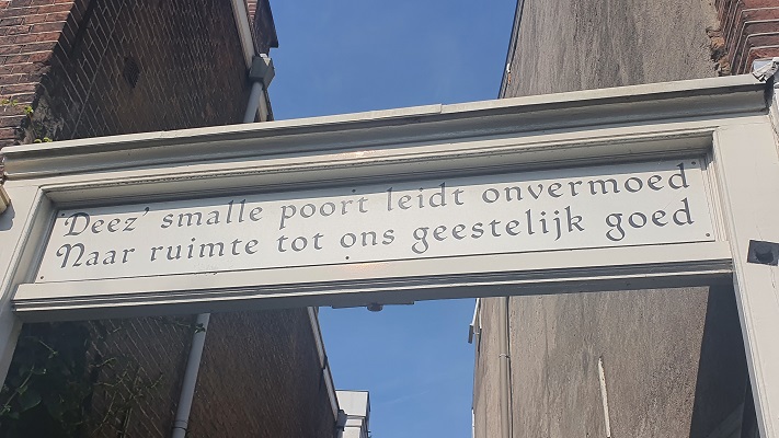 Wandelen in Den Haag bij het Spinozapoortje