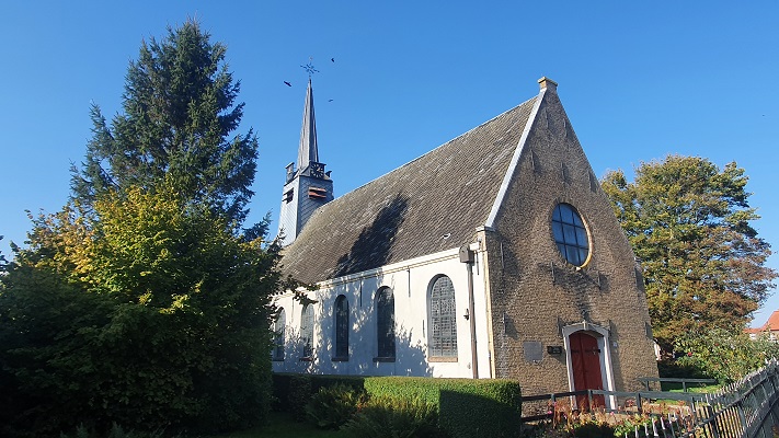 Wandeling over het Biesboschpad van Strijensas naar Maasdam bij de kerk in Cillaarshoek