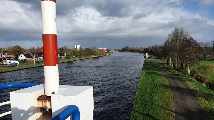 Wandeling over streekpad Noardlike Fryske Walde van Drogeham naar Buitenpost bij het Margrietkanaal