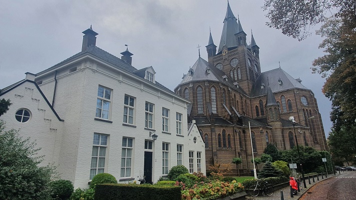 Wandeling over Ons Kloosterpad van Oisterwijk naar de Abdij van Koningshoeven bij de Petruskerk