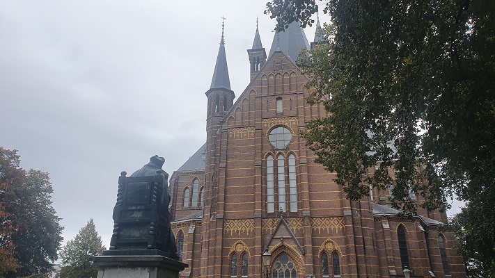 Wandeling over Ons Kloosterpad van Oisterwijk naar de Abdij van Koningshoeven bij de Petruskerk