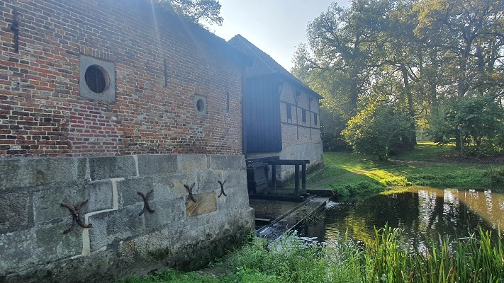 Wandeling over Trage Tocht Haaksbergen bij de Oostendorper Watermolen