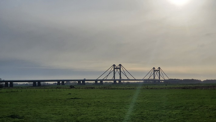 Wandeling over Betuwepad van IJzendoorn naar Tiel bij de Willem-Alexanderbrug