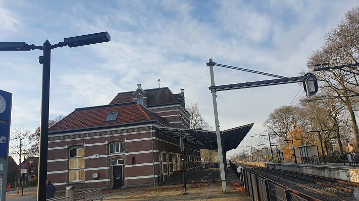 Wandeling over het Betuwepad van Tiel naar Buren bij het station van Tiel