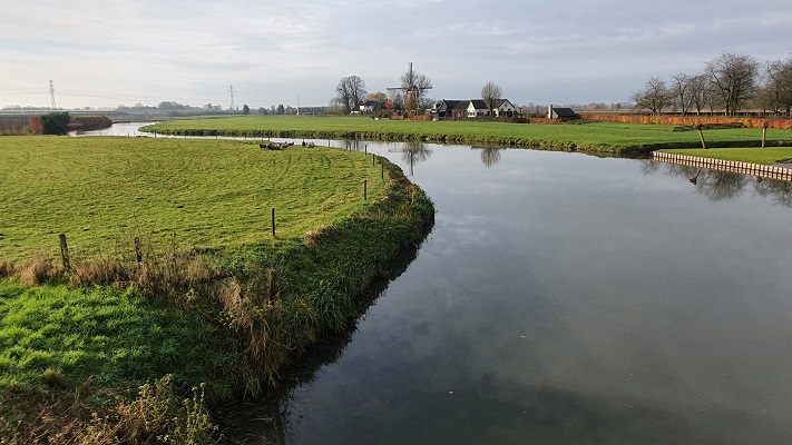 Wandeling over het Betuwepad van Tiel naar Buren bij de Linge in Zoelen