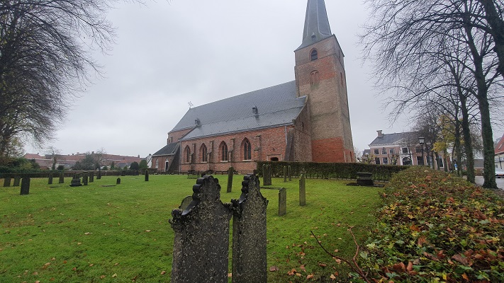Wandeling over de Noardlike Fryske Walde van Buitenpost naar Damwoude bij de kerk in Kollum