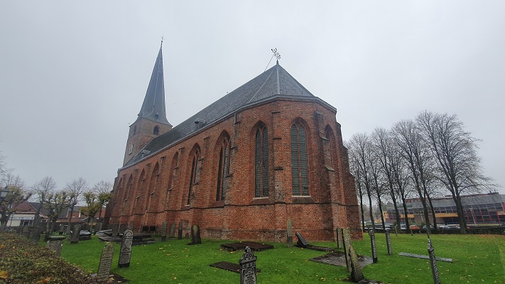 Wandeling over de Noardlike Fryske Walde van Buitenpost naar Damwoude bij de kerk in Kollum