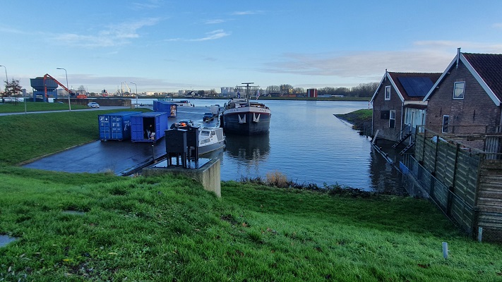 Wandeling over het Biesboschpad van Dordrecht naar Maasdam in 's-Gravendeel