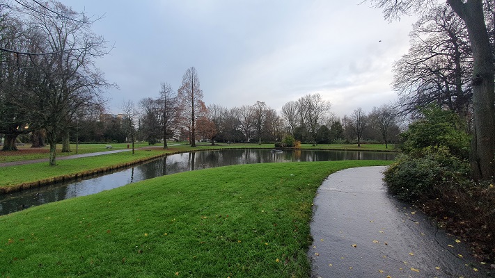 Wandeling over het Biesboschpad van Dordrecht naar Maasdam in het Weizigtpark