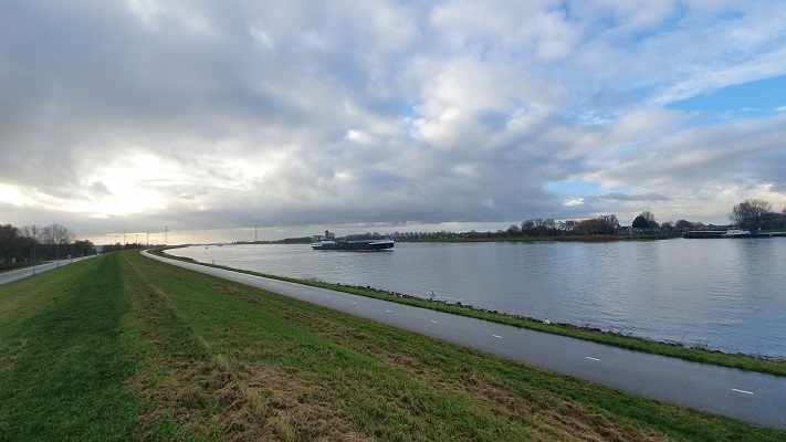 Wandeling over het Biesboschpad van Dordrecht naar Maasdam langs de Dordtse Kil