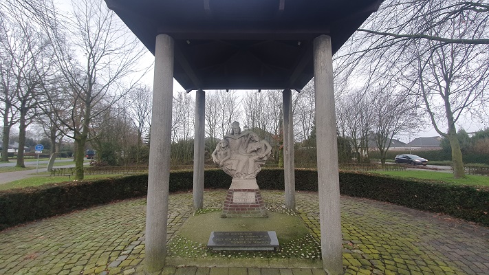 Wandelen over Trage Tocht Overloon bij de kapel van de Goede Duik