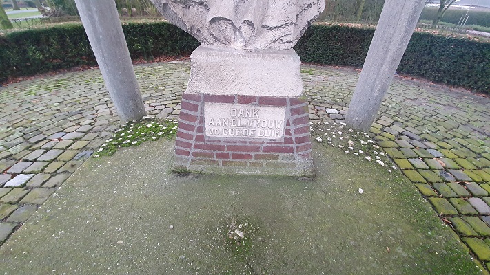 Wandelen over Trage Tocht Overloon bij de kapel van de Goede Duik